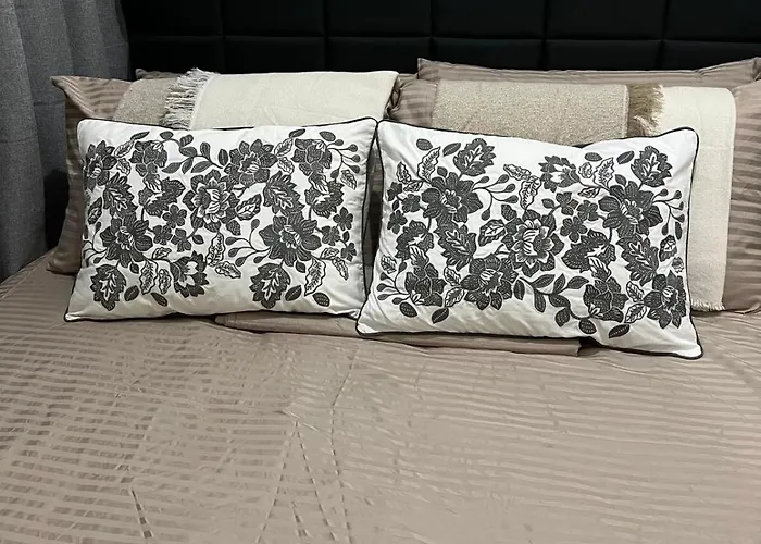 1br Luxury Bed, Movie Room, Swimming Pool Access Apartamento Manila